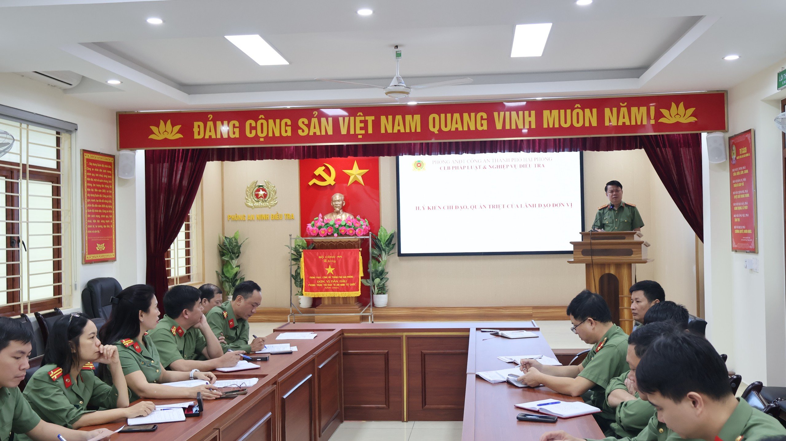 Phòng An ninh điều tra tổ chức sinh hoạt định kỳ tháng 11